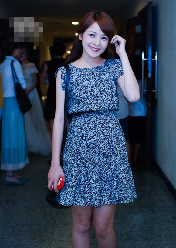 Chipu Chi Pu (tên thật là Nguyễn Thùy Chi - sinh năm 1993) hiện đang là hot girl đình đám nhất Hà thành với sự xuất hiện liên tục trong các sự kiện và có lượng fan vô cùng đông đảo. Cô nàng nhận được sự yêu mến của cộng đồng teen nhờ vẻ xinh xắn, dễ thương và rất trong sáng của mình. Chi Pu cũng là hot girl "sạch", không có scandal và luôn xây dựng hình ảnh kín đáo, gần gũi và rất thân thiện. Cô nàng hiện đang vô cùng bận rộn với các kế hoạch đóng phim, chụp ảnh, tham gia các sự kiện,... Chipu Chi Pu (tên thật là Nguyễn Thùy Chi - sinh năm 1993) hiện đang là hot girl đình đám nhất Hà thành với sự xuất hiện liên tục trong các sự kiện và có lượng fan vô cùng đông đảo. Cô nàng nhận được sự yêu mến của cộng đồng teen nhờ vẻ xinh xắn, dễ thương và rất trong sáng của mình. Chi Pu cũng là hot girl "sạch", không có scandal và luôn xây dựng hình ảnh kín đáo, gần gũi và rất thân thiện. Cô nàng hiện đang vô cùng bận rộn với các kế hoạch đóng phim, chụp ảnh, tham gia các sự kiện,...