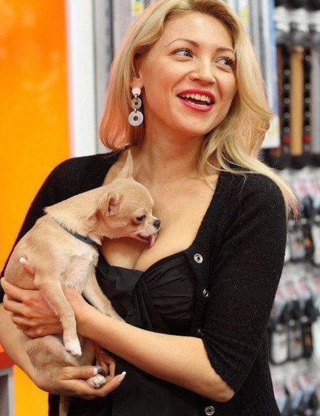 Cô ấy thật ngọt ngào. Cô ấy thật ngọt ngào.