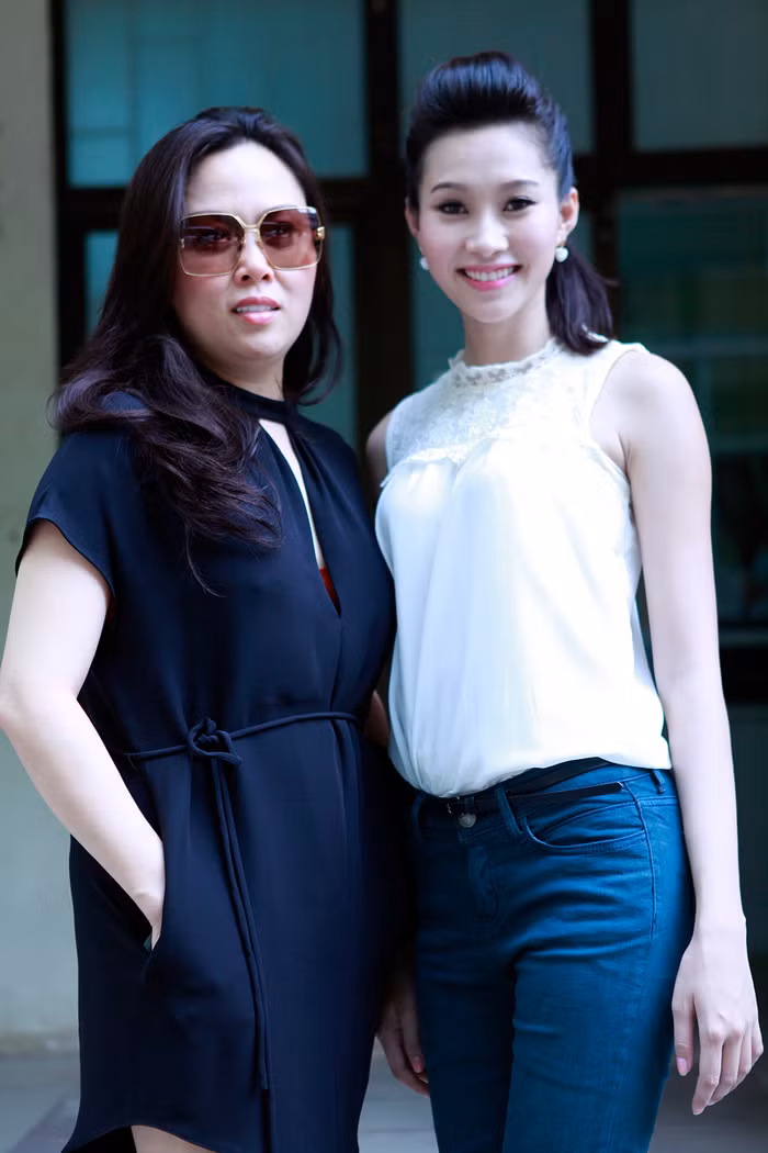 Đồng hành cùng người đẹp còn có nữ doanh nhân Linh Phượng.