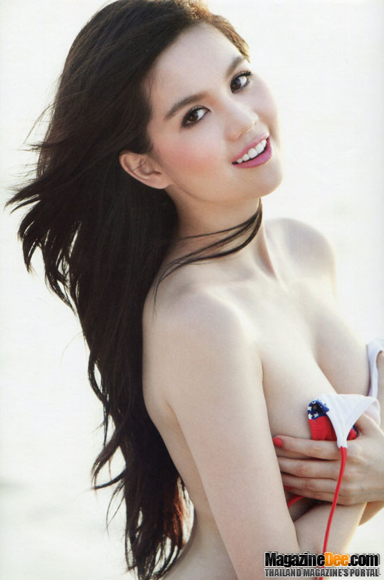 Sau khi rò rỉ trailer buổi chụp hình cho một tạp chí của Thái Lan, những bức hình “nóng” đến mức tan chảy của nữ hoàng nội y chính thức được đăng tải lên nhiều trang mạng. Sau khi rò rỉ trailer buổi chụp hình cho một tạp chí của Thái Lan, những bức hình “nóng” đến mức tan chảy của nữ hoàng nội y chính thức được đăng tải lên nhiều trang mạng.