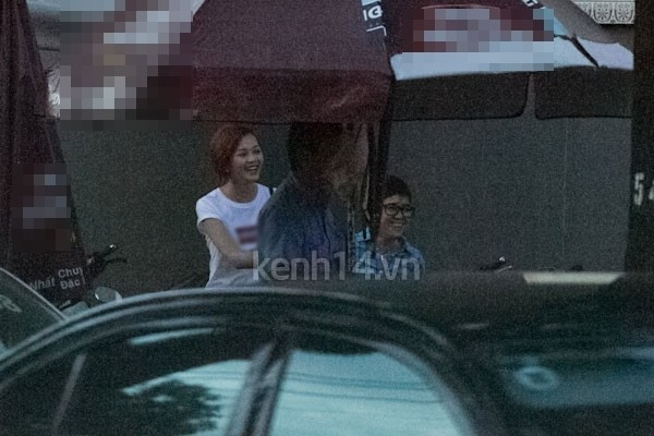 Phương Uyên còn lái xe máy chở Thiều Bảo Trang về. Có vẻ như sau khi đưa ra quyết định rút lui khỏi The Voice, Thiều Bảo Trang đã lấy lại tinh thần. Trông cô rạng rỡ và vui vẻ hơn hẳn trước đây. Phương Uyên còn lái xe máy chở Thiều Bảo Trang về. Có vẻ như sau khi đưa ra quyết định rút lui khỏi The Voice, Thiều Bảo Trang đã lấy lại tinh thần. Trông cô rạng rỡ và vui vẻ hơn hẳn trước đây.