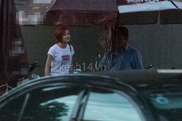 Tuy nhiên, chiều qua, ống kính đã bắt gặp Thiều Bảo Trang ở ngay khu trung tâm TP.HCM. Cô cùng với cựu giám đốc âm nhạc The Voice Phương Uyên bước ra từ một phòng trà nổi tiếng ở thành phố. Cả hai vừa đi vừa cười nói rất vui vẻ. Tuy nhiên, chiều qua, ống kính đã bắt gặp Thiều Bảo Trang ở ngay khu trung tâm TP.HCM. Cô cùng với cựu giám đốc âm nhạc The Voice Phương Uyên bước ra từ một phòng trà nổi tiếng ở thành phố. Cả hai vừa đi vừa cười nói rất vui vẻ.