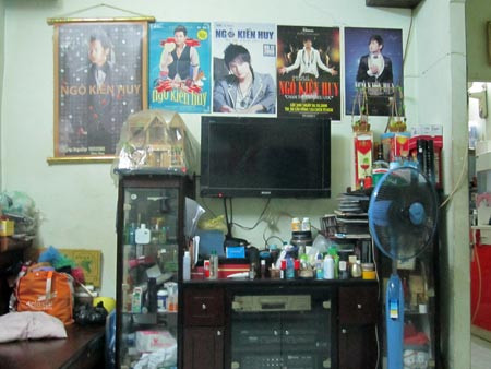 Một góc phòng khách gia đình Ngô Kiến Huy.