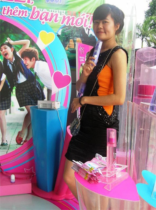 PG Thu Phương tươi trẻ trong chương trình quảng bá sản phẩm