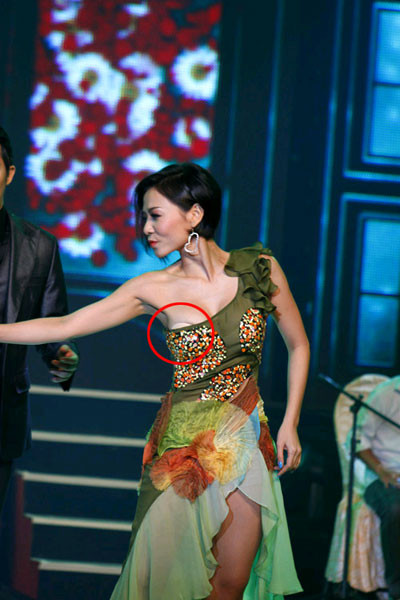 ... và đôi khi hớ hênh thế này.