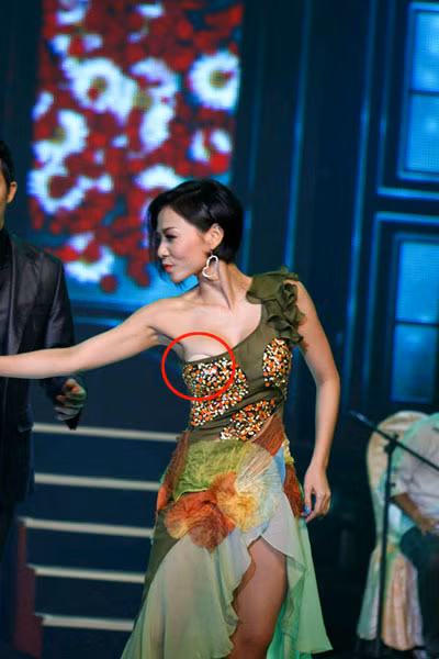 ... và đôi khi hớ hênh thế này.