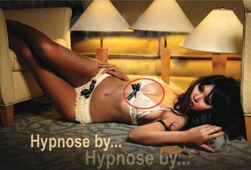 Thậm chí, vòng 1 của Hà Anh còn có vẻ như méo mó, biến dạng một cách khó hiểu.