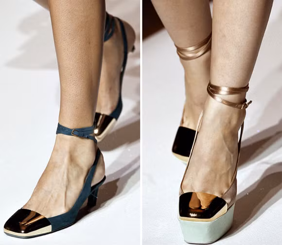 Những đôi giầy cap toe mũi vuông..