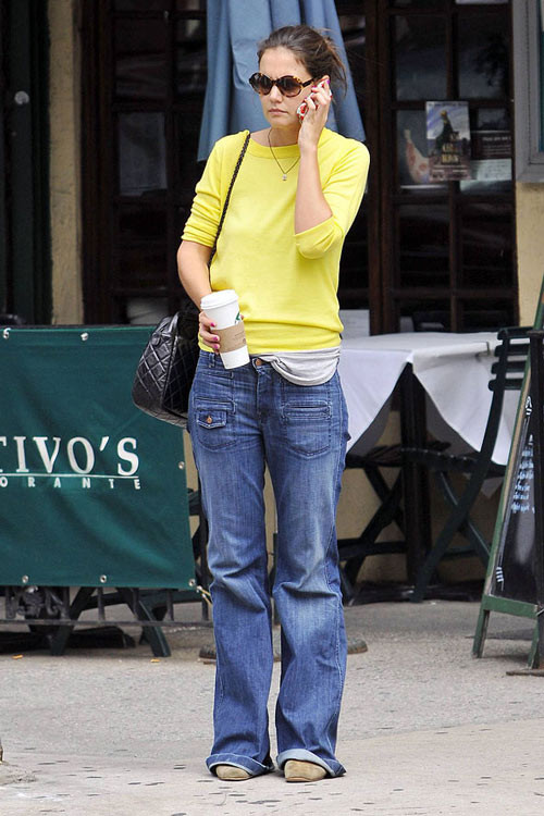 Katie Holmes thoải mái với trang phục theo phong cách riêng của cô