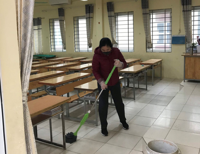 Giáo viên vẫn làm việc tại trường, giao bài tập và kiểm tra để ôn luyện kiến thức cho học sinh. Ảnh: Trường tiểu học Phú La. Giáo viên vẫn làm việc tại trường, giao bài tập và kiểm tra để ôn luyện kiến thức cho học sinh. Ảnh: Trường tiểu học Phú La.