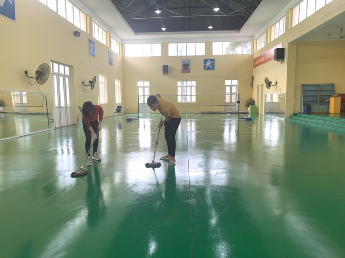 Ngày thứ 7 ngày 15/2, giáo viên Trường Tiểu học Trung Văn đến trường làm công tác tổng vệ sinh dù tuần tới học sinh vẫn được nghỉ học. Ảnh: Tiểu học Trung Văn. Ngày thứ 7 ngày 15/2, giáo viên Trường Tiểu học Trung Văn đến trường làm công tác tổng vệ sinh dù tuần tới học sinh vẫn được nghỉ học. Ảnh: Tiểu học Trung Văn.