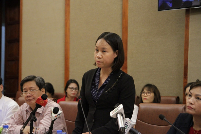 Bà Đinh Thu Hiền cho biết, cô Lan công tác 37 năm, nhưng thời gian đóng bảo hiễm xã hội mới trên 22 năm. Mức lương hưu cô Lan nhận đúng với tính toán của cơ quan Bảo hiểm xã hội. Ảnh: Vũ Phương. Bà Đinh Thu Hiền cho biết, cô Lan công tác 37 năm, nhưng thời gian đóng bảo hiễm xã hội mới trên 22 năm. Mức lương hưu cô Lan nhận đúng với tính toán của cơ quan Bảo hiểm xã hội. Ảnh: Vũ Phương.