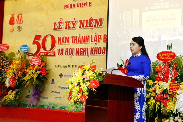 Bà Nguyễn Thị Kim Tiến - Bộ trưởng Bộ Y tế đánh giá cao những thành tựu Bệnh viện E đã đạt được trong thời gian qua. Ảnh: Bệnh viện E. Bà Nguyễn Thị Kim Tiến - Bộ trưởng Bộ Y tế đánh giá cao những thành tựu Bệnh viện E đã đạt được trong thời gian qua. Ảnh: Bệnh viện E.