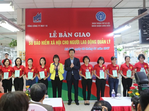 Những tập thể, cá nhân nhận bằng khen của Bảo hiểm xã hội Việt Nam có thành tích xuất sắc trong thực hiện chính sách Bảo hiểm xã hội, Bảo hiểm y tế (ảnh minh họa). Ảnh: Bảo hiểm xã hội Việt Nam. Những tập thể, cá nhân nhận bằng khen của Bảo hiểm xã hội Việt Nam có thành tích xuất sắc trong thực hiện chính sách Bảo hiểm xã hội, Bảo hiểm y tế (ảnh minh họa). Ảnh: Bảo hiểm xã hội Việt Nam.