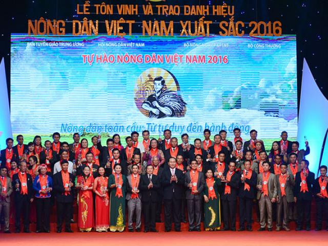Hình ảnh lễ tôn vinh 63 nông dân Việt Nam xuất sắc năm 2016. Tiếp nối thành công lễ tôn vinh 63 nông dân Việt Nam xuất sắc sẽ diễn ra vào ngày 14/10/2017. Ảnh: danviet Hình ảnh lễ tôn vinh 63 nông dân Việt Nam xuất sắc năm 2016. Tiếp nối thành công lễ tôn vinh 63 nông dân Việt Nam xuất sắc sẽ diễn ra vào ngày 14/10/2017. Ảnh: danviet