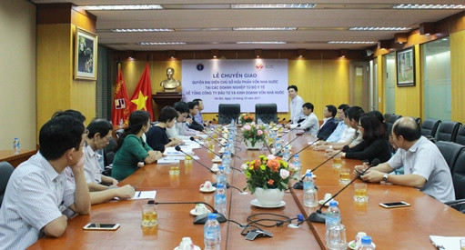 Ba công ty là Tổng công ty thiết bị y tế Việt Nam – công ty cổ phần, Công ty cổ phần Dược khoa, Công ty cổ phần vắc xin và sinh phẩm Nha Trang được bàn giao Quyền đại diện chủ sở hữu phần vốn nhà nước về Tổng công ty Đầu tư và Kinh doanh vốn nhà nước. Ảnh: Bộ Y tế.