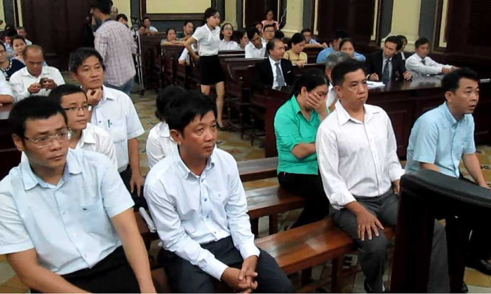 Các bị cáo tại phiên phúc thẩm vụ án buôn lậu thuốc chữa bệnh và làm giả con dấu, tài liệu của cơ quan, tổ chức xảy ra tại Công tỷ Cổ phần VN Pharma. Ảnh: VNN. Các bị cáo tại phiên phúc thẩm vụ án buôn lậu thuốc chữa bệnh và làm giả con dấu, tài liệu của cơ quan, tổ chức xảy ra tại Công tỷ Cổ phần VN Pharma. Ảnh: VNN.