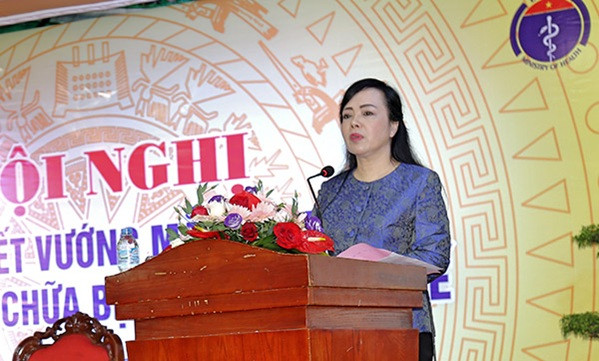 Bà Nguyễn Thị Kim Tiến - Bộ trưởng Bộ Y tế cho rằng, có tình trạng cơ sở y tế thực hiện chỉ định các dịch vụ kỹ thuật, thuốc..., vượt quá khả năng chi trả của quỹ khám chữa bệnh bảo hiểm y tế. Ảnh: BHXH Bà Nguyễn Thị Kim Tiến - Bộ trưởng Bộ Y tế cho rằng, có tình trạng cơ sở y tế thực hiện chỉ định các dịch vụ kỹ thuật, thuốc..., vượt quá khả năng chi trả của quỹ khám chữa bệnh bảo hiểm y tế. Ảnh: BHXH