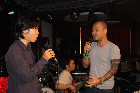 Trần Lập cũng hết mình với Kiên Giang. Kiên Giang ngoài thể hiện một ca khúc của nhóm nhạc Queen, ca khúc tiếng Việt anh chọn là một bài hát viết về mẹ như lời tri ân mà anh dành cho đấng sinh thành.