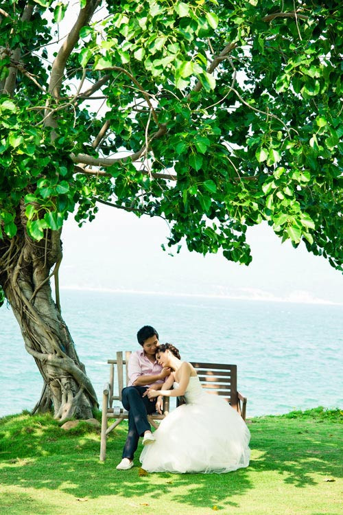 Chồng sắp cưới cũng là người hỗ trợ Di Băng rất nhiều trong các dự án âm nhạc. Anh tên là Nguyễn Quốc Vũ, sinh năm 1978, là bạn học thân thiết của đạo diễn Dũng “Khùng”. Hiện tại, anh là một doanh nhân thành đạt trong lĩnh vực chăm sóc sức khỏe và sắc đẹp của công ty Lô hội, đồng thời là nhà kinh doanh bất động sản có tiếng ở Sài Gòn. Chồng sắp cưới cũng là người hỗ trợ Di Băng rất nhiều trong các dự án âm nhạc. Anh tên là Nguyễn Quốc Vũ, sinh năm 1978, là bạn học thân thiết của đạo diễn Dũng “Khùng”. Hiện tại, anh là một doanh nhân thành đạt trong lĩnh vực chăm sóc sức khỏe và sắc đẹp của công ty Lô hội, đồng thời là nhà kinh doanh bất động sản có tiếng ở Sài Gòn.