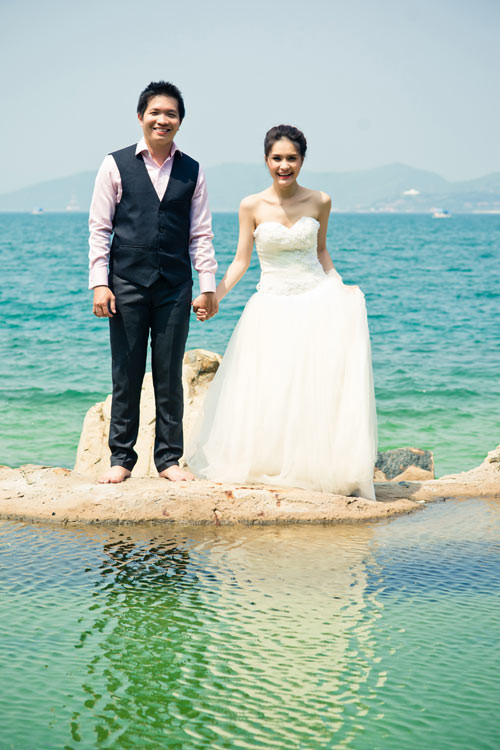 Chỉ ở độ tuổi đôi mươi nhưng Di Băng đã quyết định lên xe hoa cùng doanh nhân trẻ hoạt động trong lĩnh vực làm đẹp và bất động sản. Chỉ ở độ tuổi đôi mươi nhưng Di Băng đã quyết định lên xe hoa cùng doanh nhân trẻ hoạt động trong lĩnh vực làm đẹp và bất động sản.