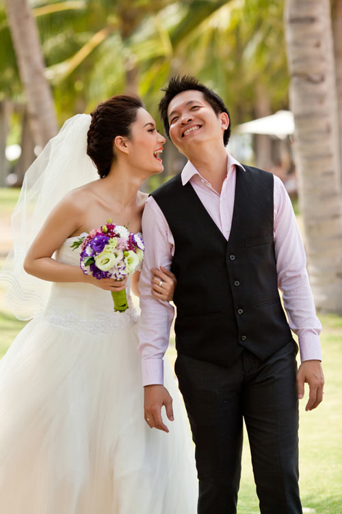 Nói về đám cưới sắp diễn ra, Di Băng cho biết, không gian tiệc cưới được thiết kế với phong cách hiện đại, bao phủ từ cổng cho đến sảnh tiệc hầu hết là hoa tươi, trị giá lên đến 200 triệu đồng. Tông màu chủ đạo là màu trắng (gam màu ưa thích của cô dâu). Khách mời lên đến 1.000 người, hầu hết là những người thân, bạn bè của hai họ và các doanh nhân đến từ lĩnh vực bất động sản, chăm sóc sắc đẹp. Nói về đám cưới sắp diễn ra, Di Băng cho biết, không gian tiệc cưới được thiết kế với phong cách hiện đại, bao phủ từ cổng cho đến sảnh tiệc hầu hết là hoa tươi, trị giá lên đến 200 triệu đồng. Tông màu chủ đạo là màu trắng (gam màu ưa thích của cô dâu). Khách mời lên đến 1.000 người, hầu hết là những người thân, bạn bè của hai họ và các doanh nhân đến từ lĩnh vực bất động sản, chăm sóc sắc đẹp.