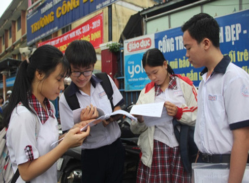 Học sinh Sài Gòn sau buổi thi tuyển sinh vào lớp 10 (ảnh: GDTĐ) Học sinh Sài Gòn sau buổi thi tuyển sinh vào lớp 10 (ảnh: GDTĐ)