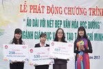 Bà Yến Trinh bìa ngoài cùng bên phải. nguồn ảnh: giaoduc.edu.vn