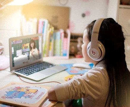 Học sinh Trường Quốc tế Bắc Mỹ (SNA) trong một tiết học online (ảnh: NHG) Học sinh Trường Quốc tế Bắc Mỹ (SNA) trong một tiết học online (ảnh: NHG)