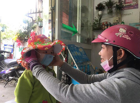 Học sinh đeo khẩu trang khi đến trường (ảnh minh họa: plo.vn) Học sinh đeo khẩu trang khi đến trường (ảnh minh họa: plo.vn)