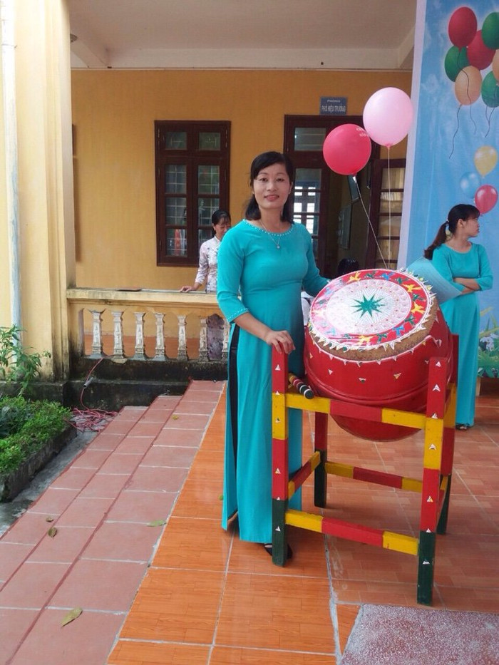 Cô Quỳnh Phương mặc dù đi dạy không lương nhưng vẫn cố gắng hoàn thành công tác chủ nhiệm năm học này (Ảnh:NVCC) Cô Quỳnh Phương mặc dù đi dạy không lương nhưng vẫn cố gắng hoàn thành công tác chủ nhiệm năm học này (Ảnh:NVCC)