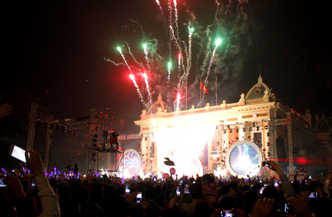 Màn pháo hoa rực rỡ đón chào năm mới 2015