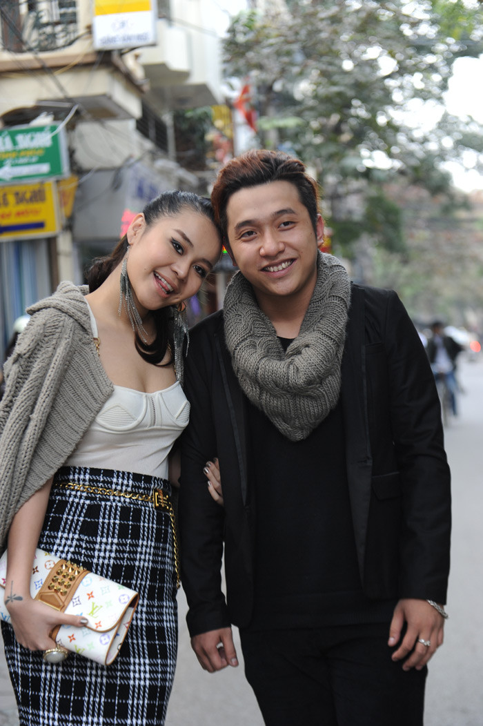 ... đến cả đấng nam nhi bên cạnh cũng phải giữ ấm cho mình với áo với khăn.. ... đến cả đấng nam nhi bên cạnh cũng phải giữ ấm cho mình với áo với khăn..