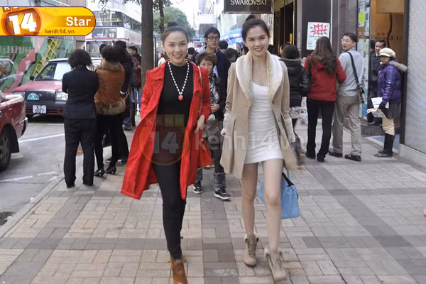 .. dù cô bạn Ngọc Thạch diện cả áo choàng lẫn boot để giữ ấm cho mình...