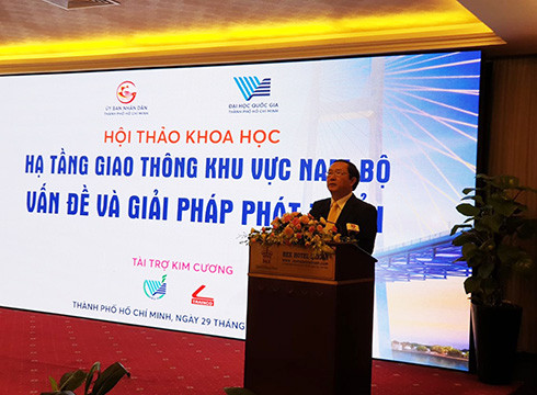 Giám đốc Đại học Quốc gia Thành phố Hồ Chí Minh - ông Huỳnh Thành Đạt phát biểu (ảnh: P.L) Giám đốc Đại học Quốc gia Thành phố Hồ Chí Minh - ông Huỳnh Thành Đạt phát biểu (ảnh: P.L)