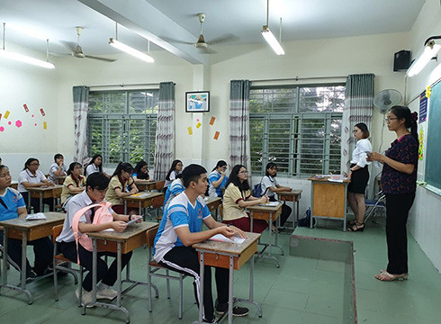 Thí sinh ở điểm thi Trường Phan Bội Châu nghe phổ biến quy chế thi (ảnh: P.L) Thí sinh ở điểm thi Trường Phan Bội Châu nghe phổ biến quy chế thi (ảnh: P.L)