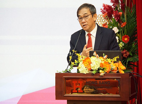 Phó Giáo sư Hồ Thanh Phong - Hiệu trưởng HIU phát biểu khai mạc hội nghị chuyên đề về điều dưỡng (ảnh: HIU) Phó Giáo sư Hồ Thanh Phong - Hiệu trưởng HIU phát biểu khai mạc hội nghị chuyên đề về điều dưỡng (ảnh: HIU)