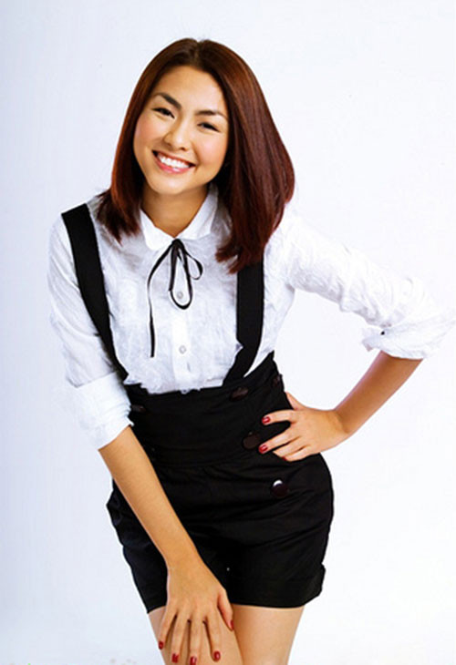 Nụ cười ngây thơ của Tăng Thanh Hà khi bước chân vào con đường nghệ thuật Nụ cười ngây thơ của Tăng Thanh Hà khi bước chân vào con đường nghệ thuật