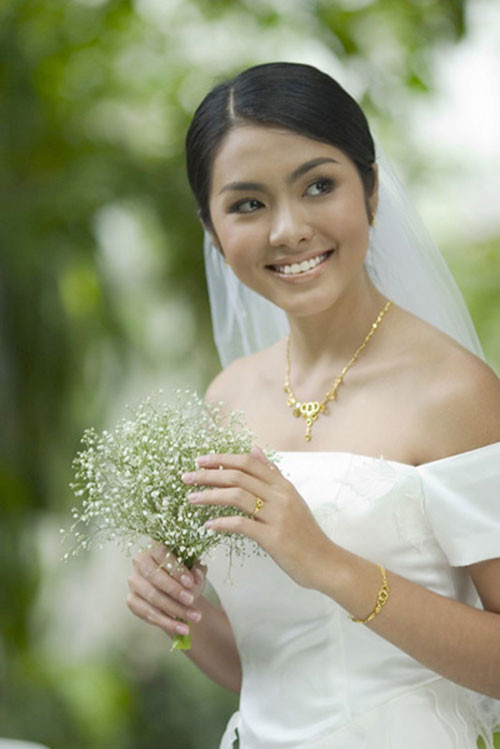 Dù lúc đó da cô còn đen nhẻm nhưng nụ cười chính là điểm thu hút và hấp dẫn của Hà Tăng Dù lúc đó da cô còn đen nhẻm nhưng nụ cười chính là điểm thu hút và hấp dẫn của Hà Tăng