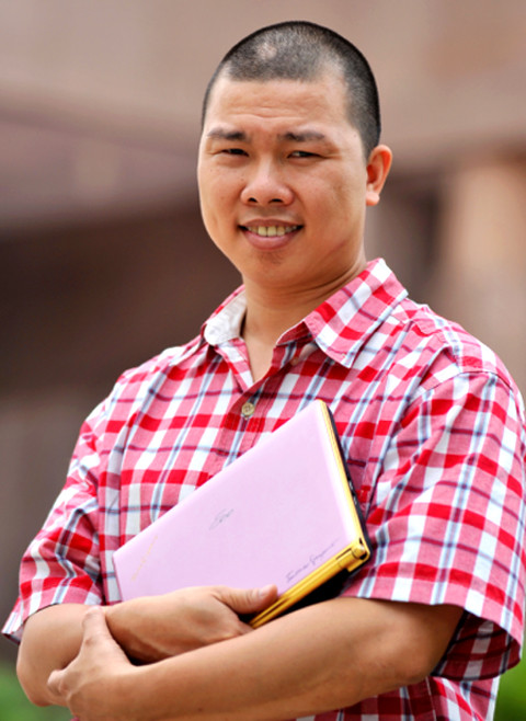 "Đúng ở góc độ “đàn ông - đàn bà”, hẳn nhiên tôi thích một cô gái có khuôn mặt khả ái, thân hình đẹp". "Đúng ở góc độ “đàn ông - đàn bà”, hẳn nhiên tôi thích một cô gái có khuôn mặt khả ái, thân hình đẹp".