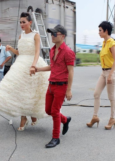 Anh thường xuất hiện cùng những sắc màu chói gắt và thật nổi bật Anh thường xuất hiện cùng những sắc màu chói gắt và thật nổi bật