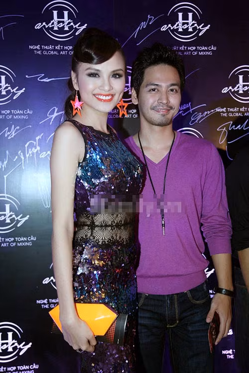 Diễm Hương cũng là người đẹp sở hữu nhiều mẫu túi độc đáo