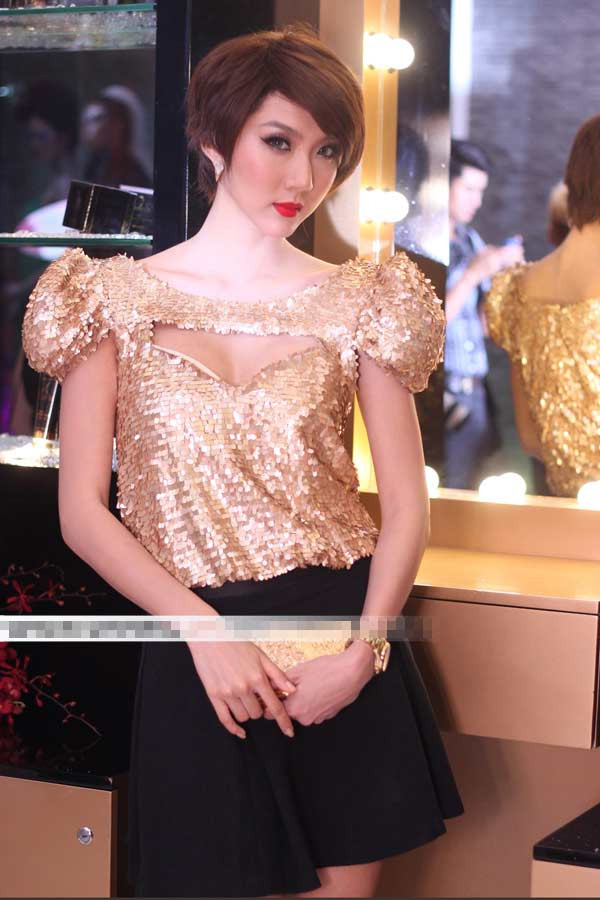 Điểm cut out gợi cảm phần ngực áo giúp Ngọc Quyên thu hút hơn Điểm cut out gợi cảm phần ngực áo giúp Ngọc Quyên thu hút hơn