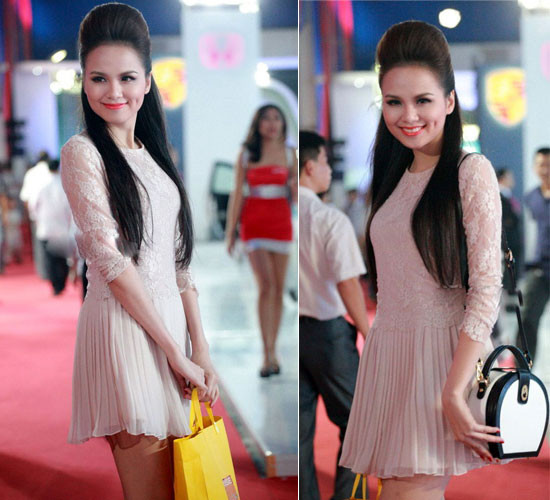 Váy ren kết hợp chất liệu voan tông màu nhã nhặn giúp Diễm Hương toát lên vẻ dịu dàng và nữ tính Váy ren kết hợp chất liệu voan tông màu nhã nhặn giúp Diễm Hương toát lên vẻ dịu dàng và nữ tính