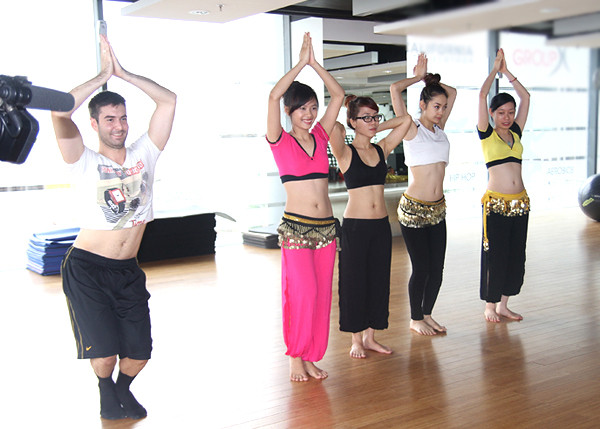 Trong đêm chung kết sắp tới, ngoài một điệu dance sport bắt buộc, mỗi ứng viên còn có cơ hội thể hiện khả năng sáng tạo bằng điệu freestyle. Minh Hằng đã chọn belly dance để đưa vào bài thi. Cô đã nhờ đến nghệ sĩ belly dance Vân Anh và các học trò của cô hướng dẫn các động tác cơ bản. Trong đêm chung kết sắp tới, ngoài một điệu dance sport bắt buộc, mỗi ứng viên còn có cơ hội thể hiện khả năng sáng tạo bằng điệu freestyle. Minh Hằng đã chọn belly dance để đưa vào bài thi. Cô đã nhờ đến nghệ sĩ belly dance Vân Anh và các học trò của cô hướng dẫn các động tác cơ bản.