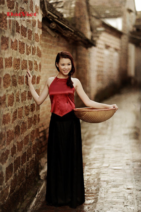 Tùng Lan đã tốt nghiệp Viện đại học mở Hà Nội và hiện cô đang theo đuổi niềm đam mê là người mẫu và MC. Tùng Lan có kinh nghiệm bốn năm trong lĩnh vực người mẫu và hơn một năm trong lĩnh vực MC. Cô sở hữu gương mặt đậm chất Á đông, dịu dàng và mộc mạc. (Theo Đất Việt) Tùng Lan đã tốt nghiệp Viện đại học mở Hà Nội và hiện cô đang theo đuổi niềm đam mê là người mẫu và MC. Tùng Lan có kinh nghiệm bốn năm trong lĩnh vực người mẫu và hơn một năm trong lĩnh vực MC. Cô sở hữu gương mặt đậm chất Á đông, dịu dàng và mộc mạc. (Theo Đất Việt)