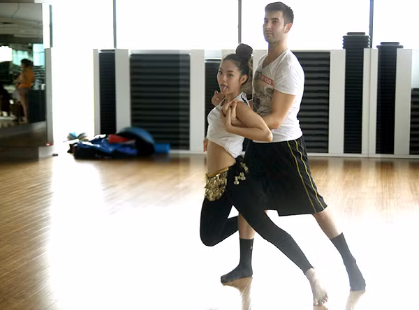 Để có được ý tưởng và phần biên đạo cho hai tiết mục trong đêm chung kết "Bước nhảy hoàn vũ 2012", Minh Hằng và Atanas đã có nhiều cuộc tranh luận gay gắt, thậm chí giận nhau trong suốt một ngày. Tuy nhiên, vì tình cảm của người hâm mộ, cả hai lại làm hòa và phối hợp trên sàn tập. Để có được ý tưởng và phần biên đạo cho hai tiết mục trong đêm chung kết "Bước nhảy hoàn vũ 2012", Minh Hằng và Atanas đã có nhiều cuộc tranh luận gay gắt, thậm chí giận nhau trong suốt một ngày. Tuy nhiên, vì tình cảm của người hâm mộ, cả hai lại làm hòa và phối hợp trên sàn tập.