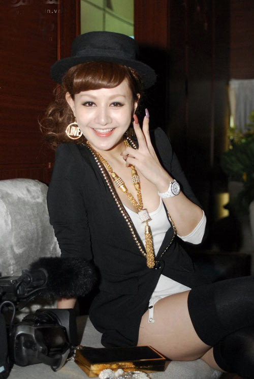 Việt Nga cũng thường xuyên mắc lỗi khi mix phụ kiện