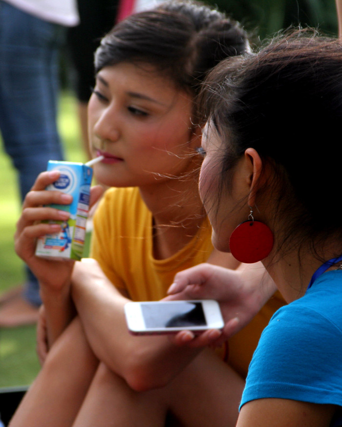 Nạp năng lượng trước giờ chụp hình.