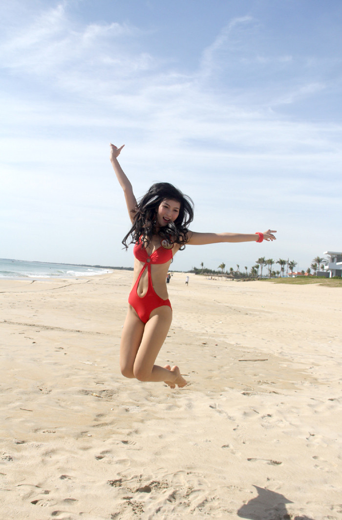 Chụp ảnh ngoài biển - người thì hào hứng....